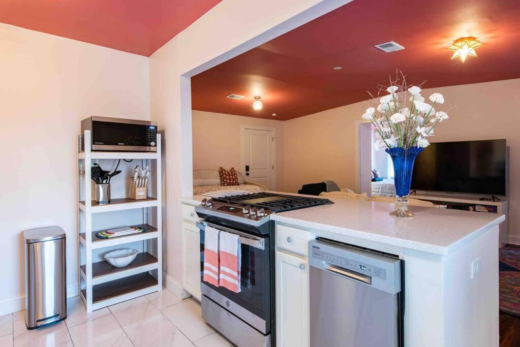 Blush And Bashful Germantown Two Bedroom Apartment Louisville Exterior photo